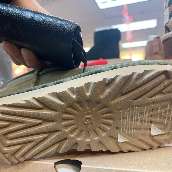 🌲 NEW WITH TAGS🌲Ugg classic ultra mini color is BTOL size 8 - Picture 3 of 15